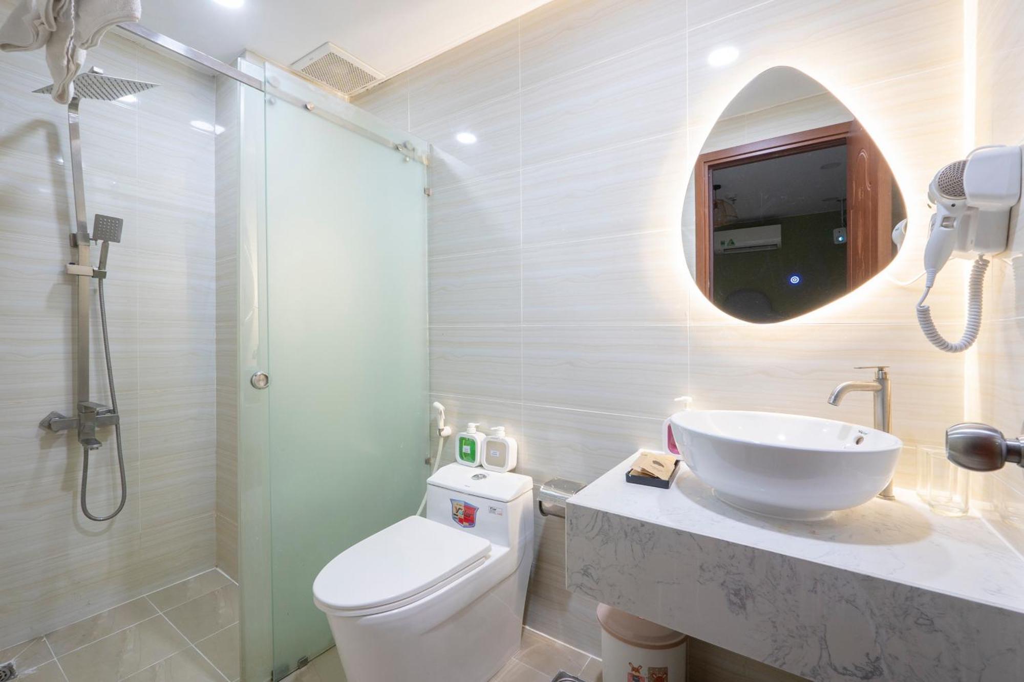 Amila Nguyen Hue Hotel By Sazi Хошимин Экстерьер фото