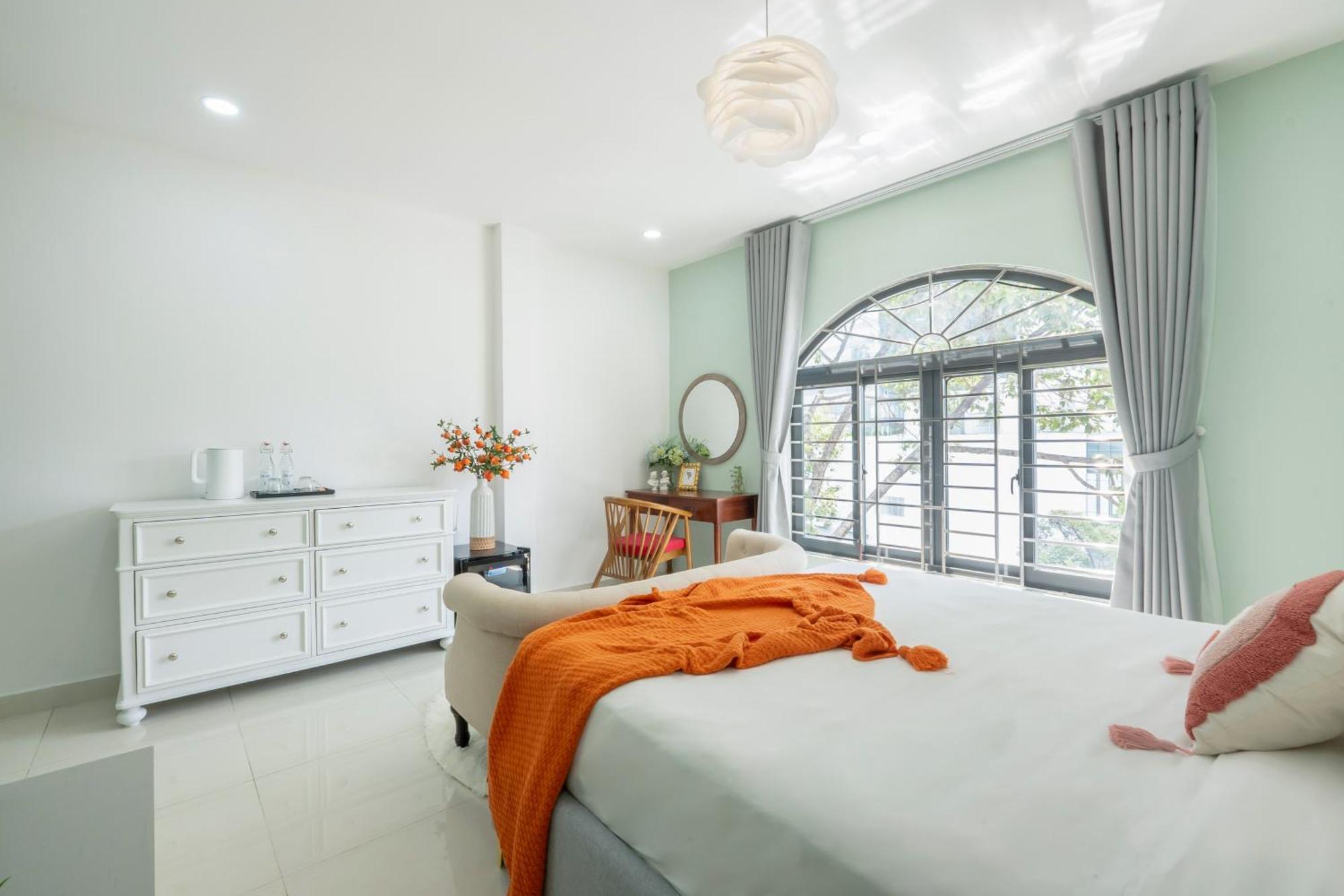 Amila Nguyen Hue Hotel By Sazi Хошимин Экстерьер фото