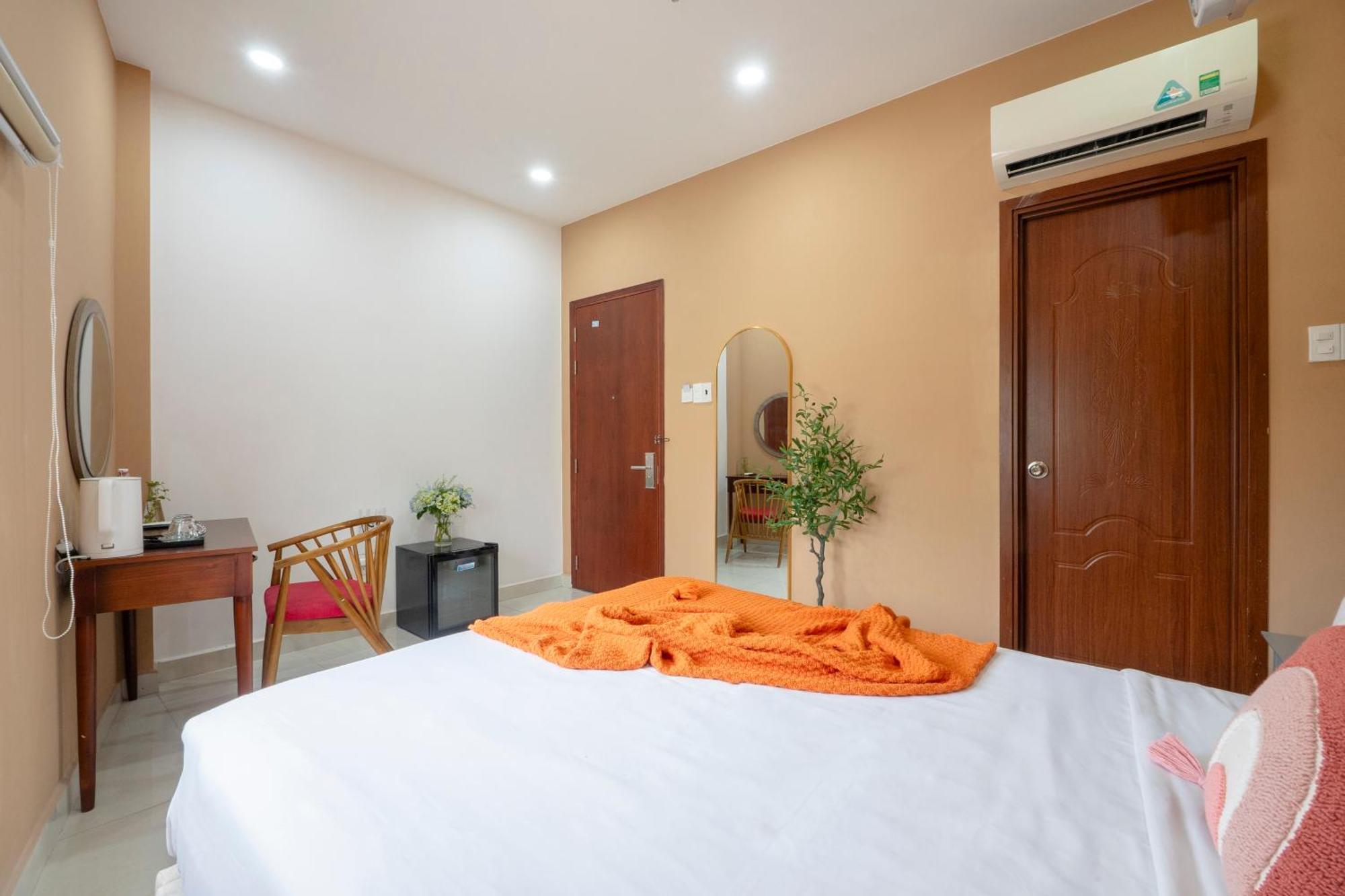 Amila Nguyen Hue Hotel By Sazi Хошимин Экстерьер фото