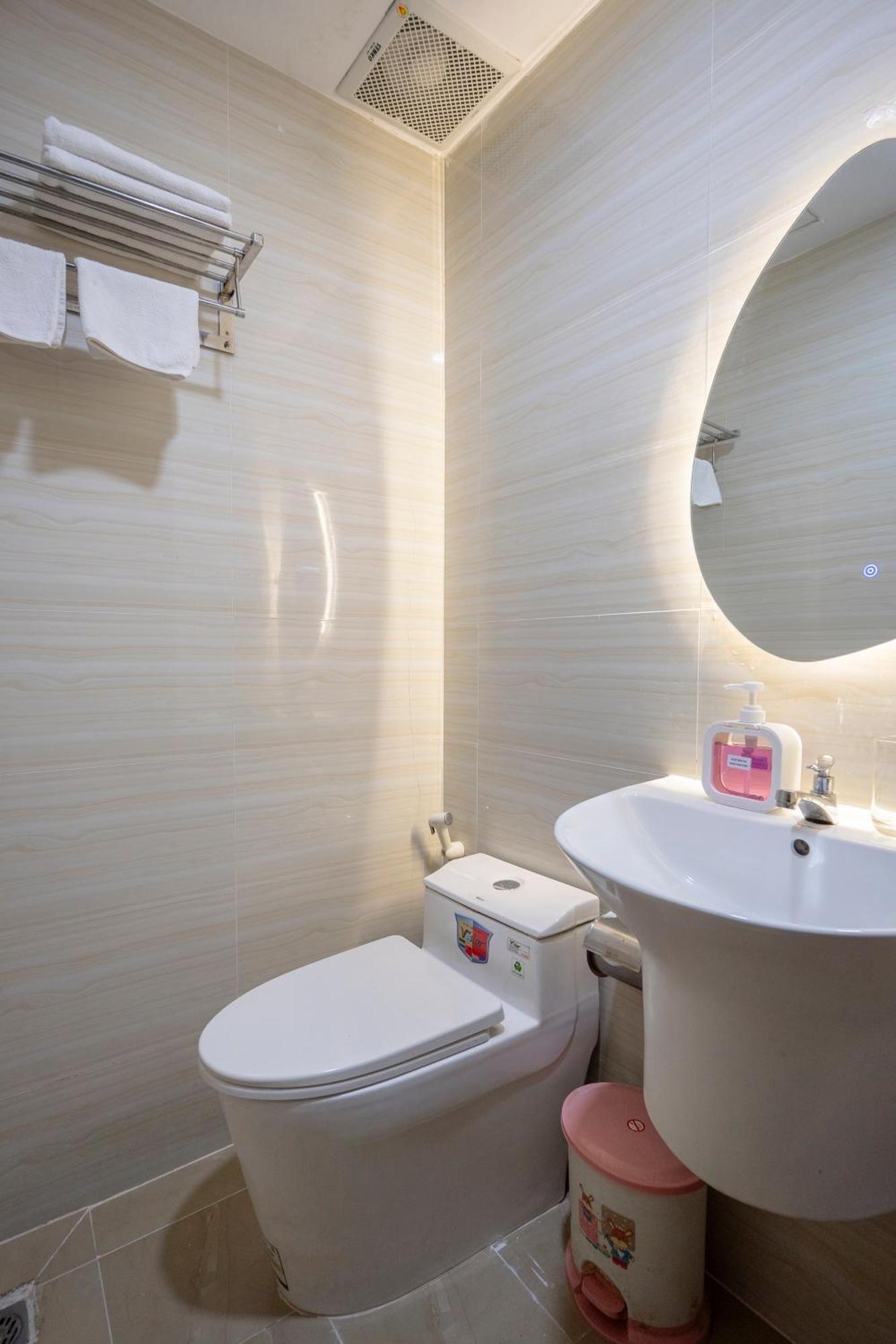 Amila Nguyen Hue Hotel By Sazi Хошимин Экстерьер фото